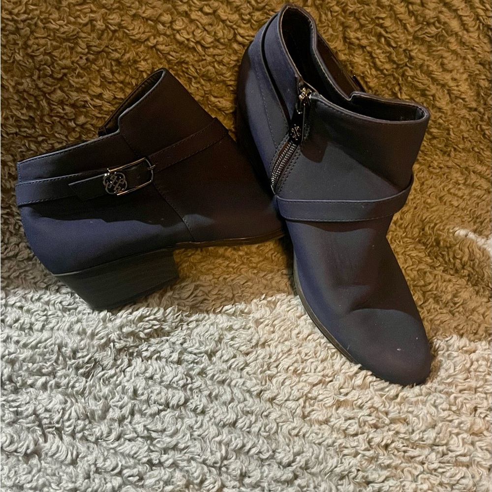 Daisy Fuentes Ankle Boots